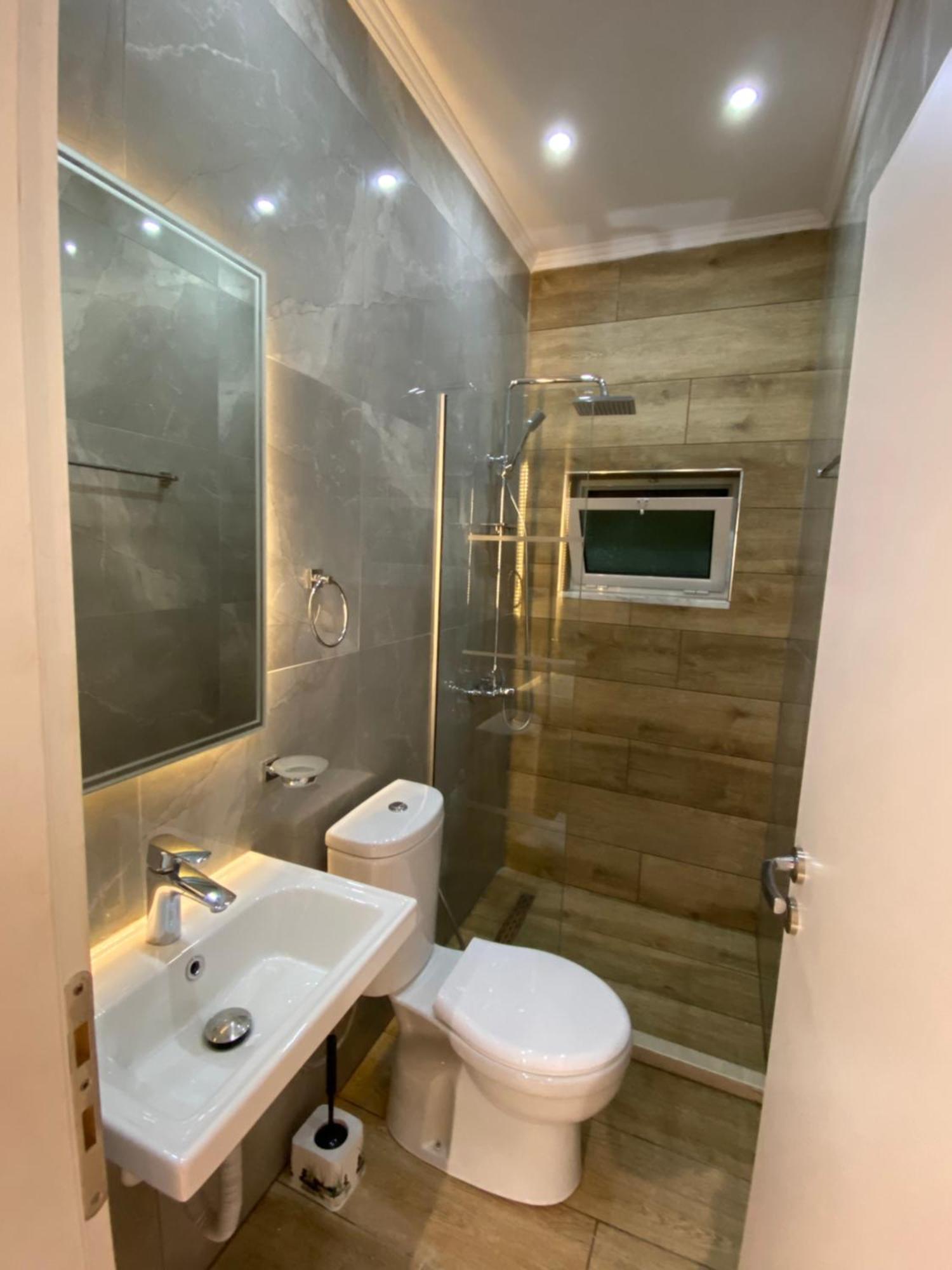 Novs Apartment3 Гірокастра Екстер'єр фото